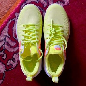 New Balance Fresh Foam LAV B Woman’s Tennis